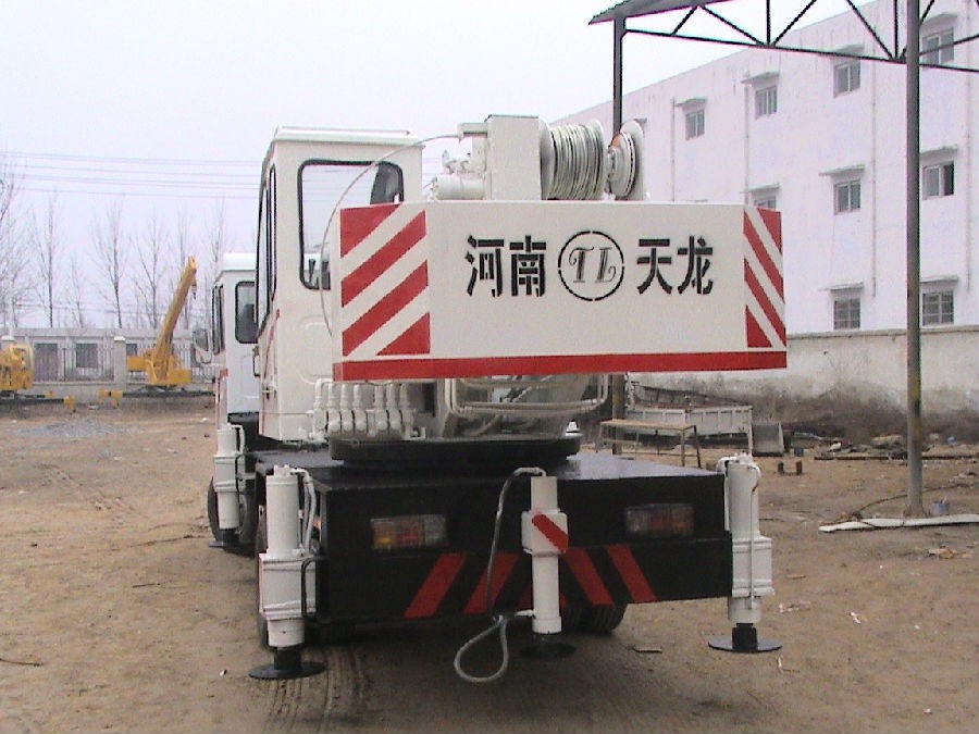 天龙6吨连体吊车(图2)